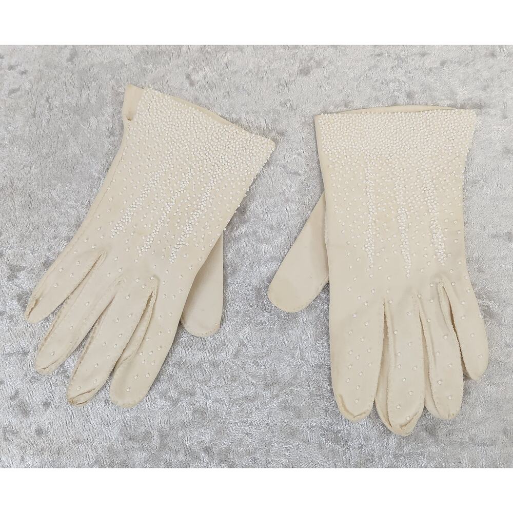 Vintage Womens Ivory Beaded Gloves